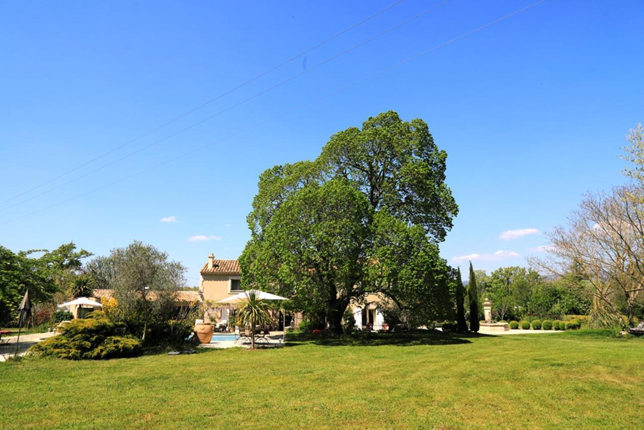 Maison D'Hotes "Les Ecuries Du Mas" Lamanon Exterior foto